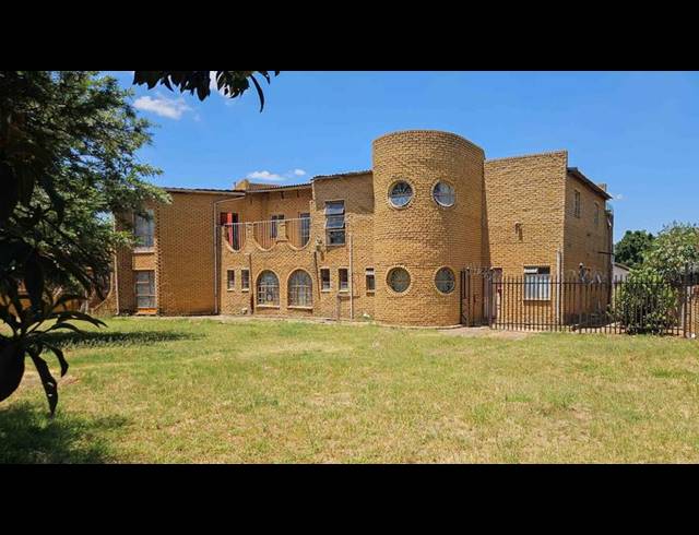 15 BEDROOM HOUSE FOR SALE IN SOSHANGUVE L